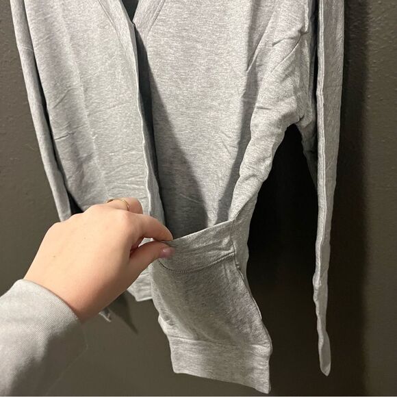 NWOT Zuda Heather Grey Z-Knit Surplice Layering Top - Picture 5 of 11